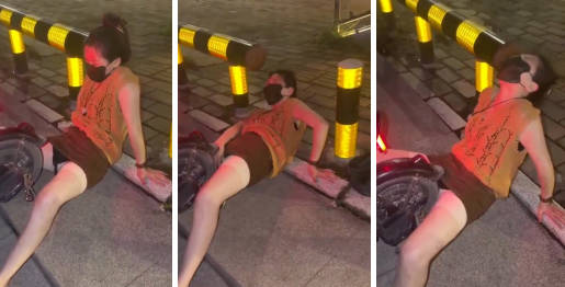 广东化州 奇葩少妇当街用逼刹停电瓶车